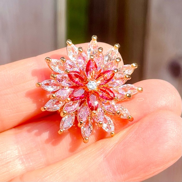 Snowflake Brooch Rotatable Brooch Zircon Snowflake Pin - Picture 5 of 6